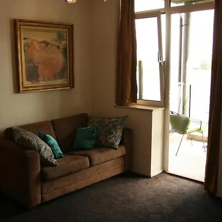 Go With The Flow Bed & Breakfast *