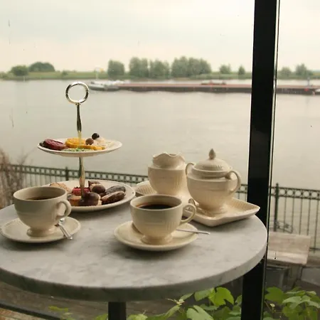 Go With The Flow Bed & Breakfast Lekkerkerk