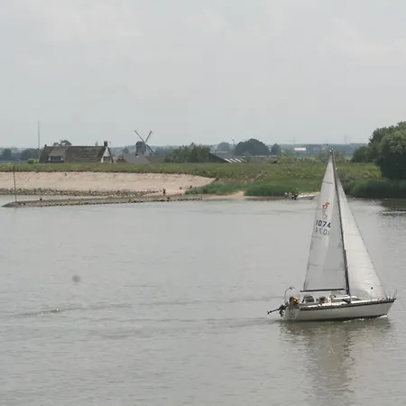 Bed & Breakfast Go With The Flow Lekkerkerk