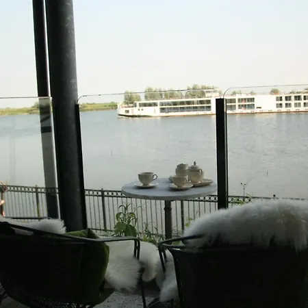 Go With The Flow Bed & Breakfast *